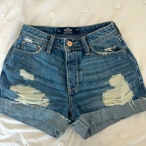 HOLLISTER HIGH-RISE MOM SHORT 3”